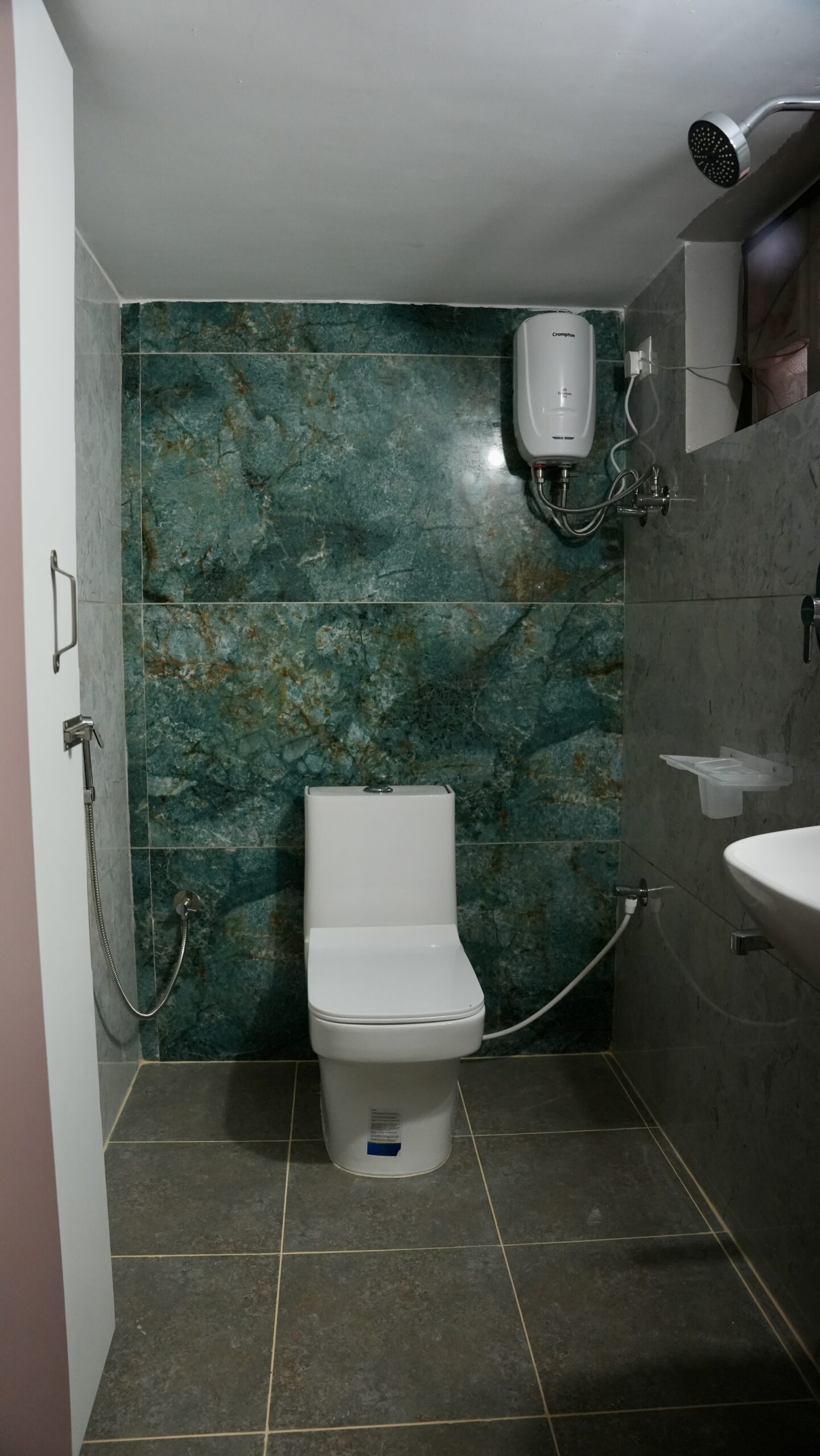 SS7 Homes attached bathroom with geyser